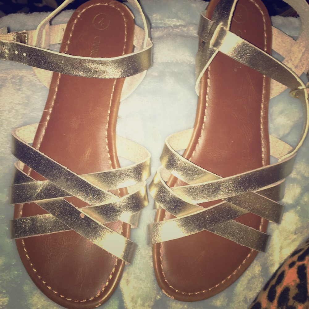 Cherokee sandals 4